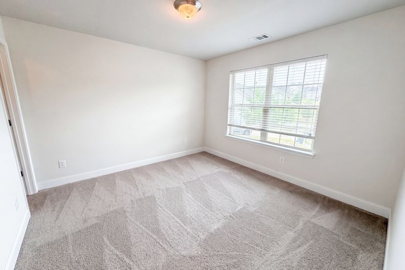 Photo 9 of 19 of 2627 Glenbrook Ln, Conyers, GA