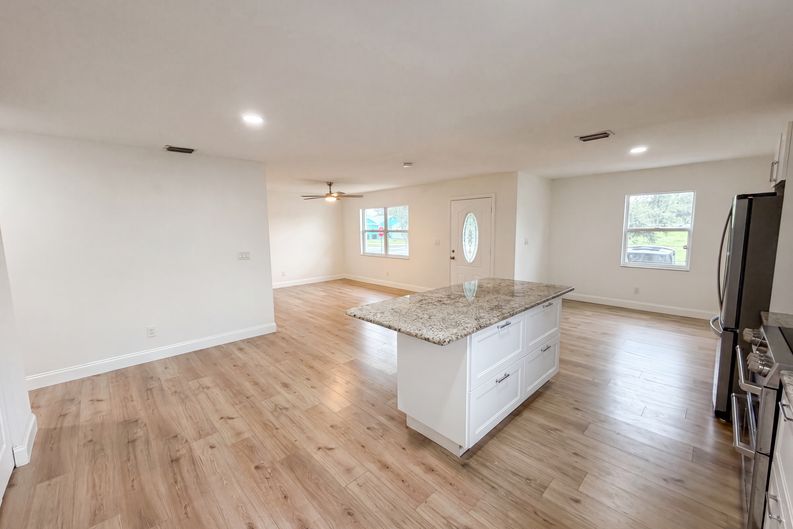 Photo 7 of 25 of 845 40th Ave S, Saint Petersburg, FL