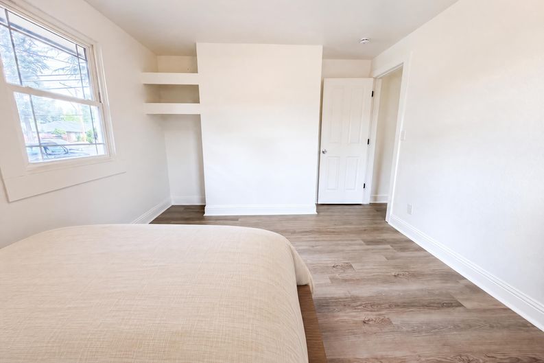 Photo 7 of 16 of 11650 NE Glisan St, Portland, OR