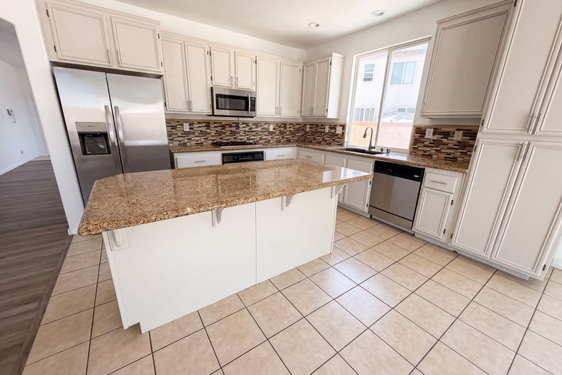 Photo 11 of 28 of 3147 W Lingard St, Lancaster, CA