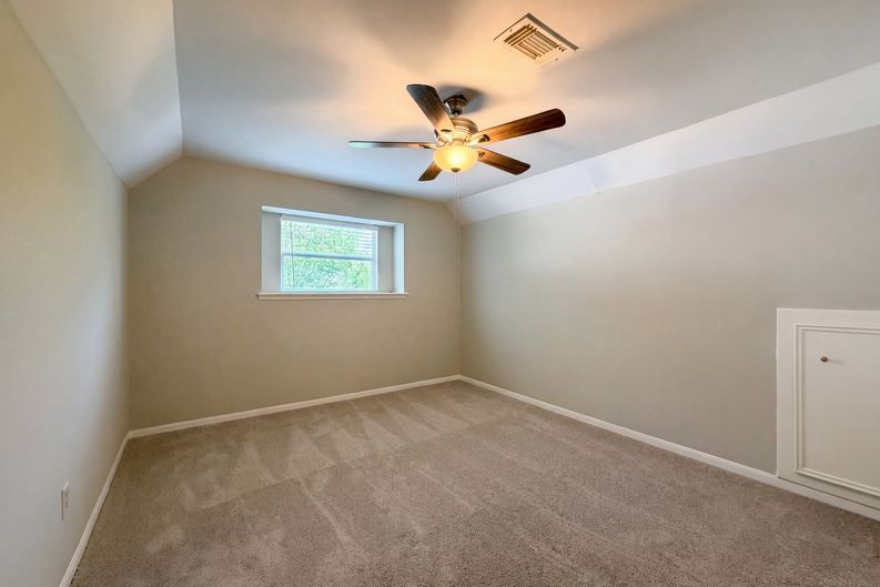 Photo 15 of 26 of 17406 Ridge Top Dr, Houston, TX