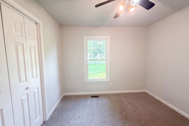 Photo 7 of 17 of 225 Tobacco Rd, Clarksville, TN