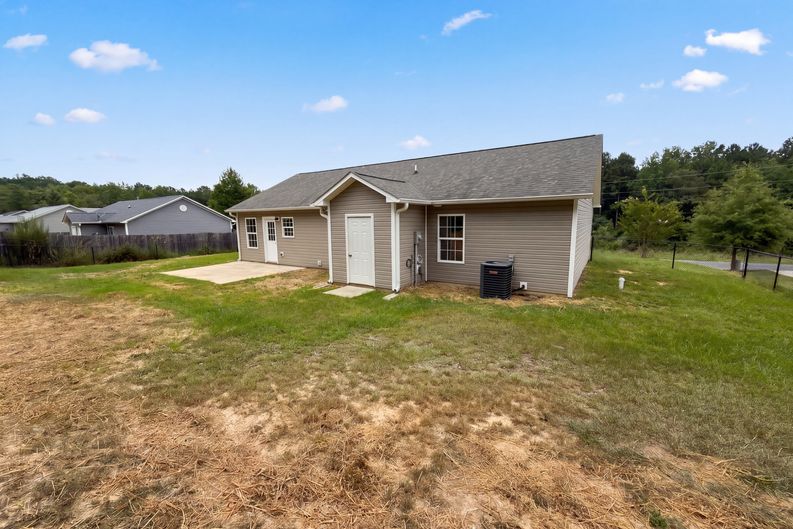 Photo 15 of 17 of 1411 Foxbrook Cir, Lancaster, SC