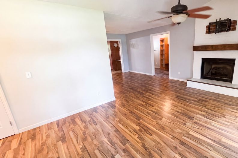 Photo 5 of 26 of 2504 Thomas Langston Rd, Winterville, NC