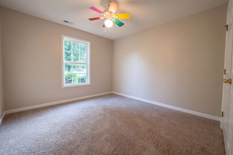 Photo 12 of 19 of 223 Williston Dr, Huntsville, AL