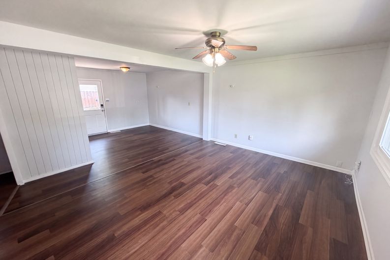 Photo 3 of 18 of 3125 Midvale Dr, Indianapolis, IN