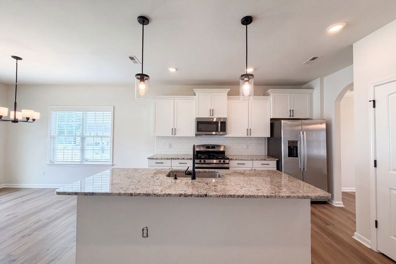 Photo 9 of 37 of 7463 Buckview Ct, Kernersville, NC