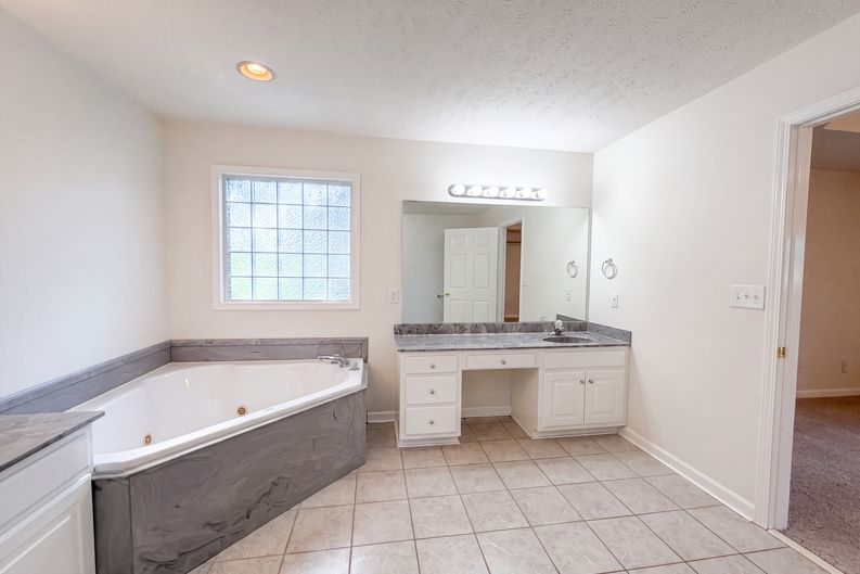 Photo 16 of 27 of 807 W Thompson Ln, Murfreesboro, TN
