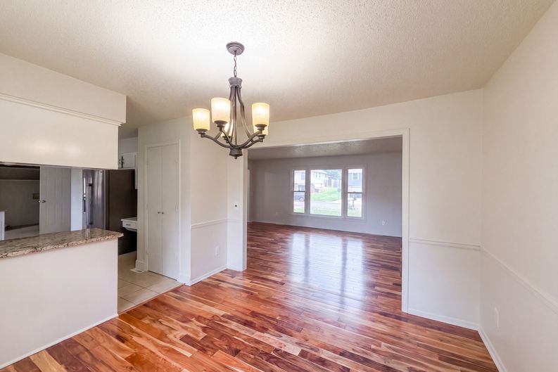 Photo 14 of 39 of 14224 S Raintree Dr, Olathe, KS
