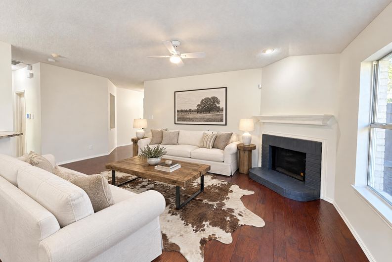 Photo 6 of 25 of 4541 Crystal Ln, Garland, TX