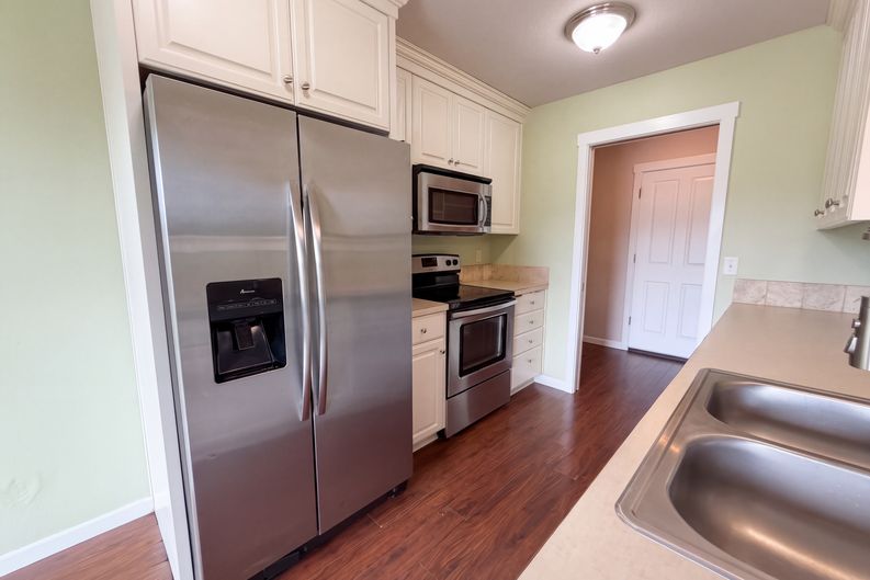 Photo 9 of 14 of 1615 SE Jonathan Ave, Dallas, OR