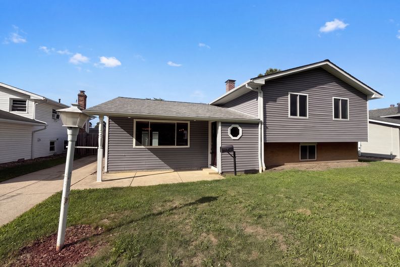 Photo 17 of 22 of 25142 Deerfield Dr, North Olmsted, OH