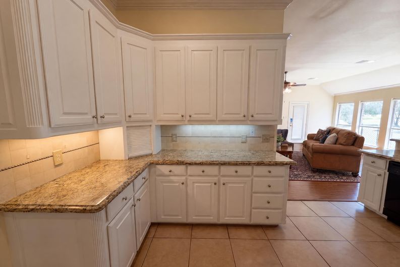 Photo 8 of 22 of 2836 S Lakeview Dr, Cedar Hill, TX