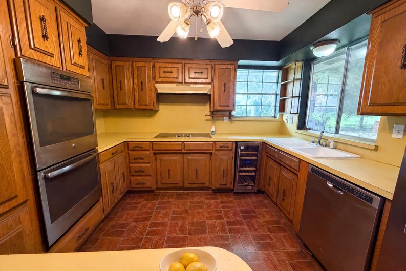 Photo 3 of 20 of 100 Dubb Ln, Red Oak, TX
