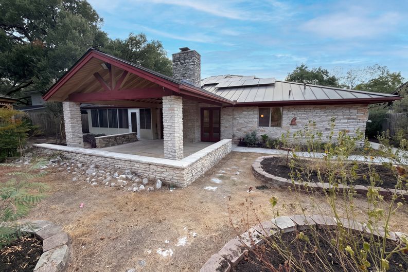 Photo 7 of 33 of 12309 Indian Mound Dr, Austin, TX