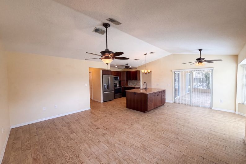 Photo 10 of 44 of 4573 Bayridge Ct, Spring Hill, FL