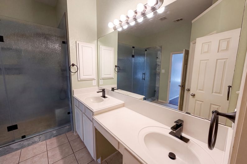 Photo 16 of 20 of 1213 Whitecreek Dr, Glenn Heights, TX