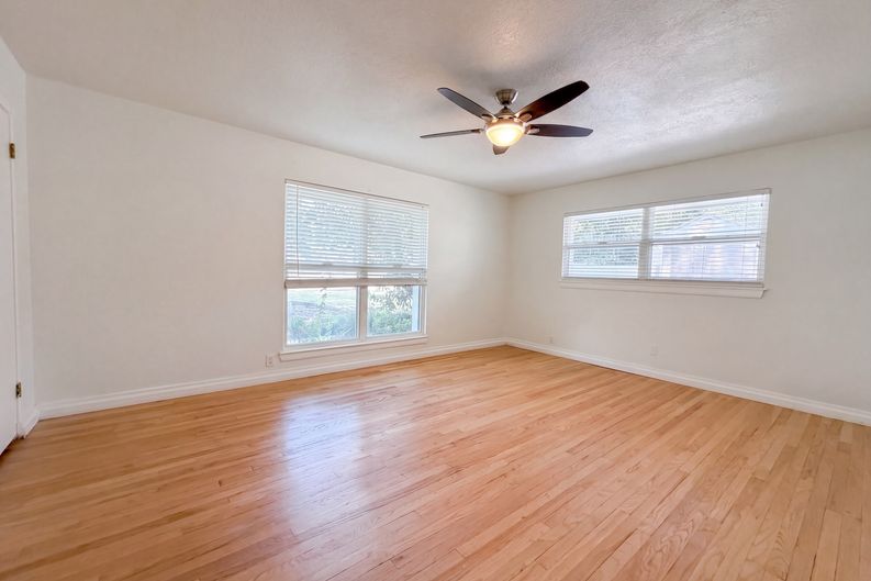 Photo 7 of 25 of 106 Briarcliff Dr, San Antonio, TX