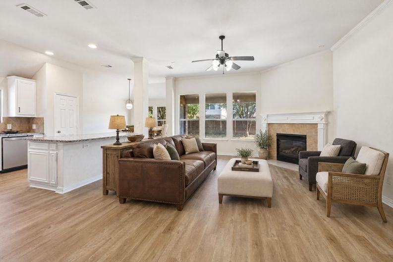 Photo 12 of 35 of 1009 Spinnaker Dr, Forney, TX