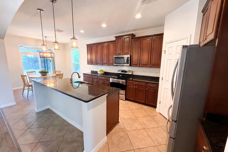 Photo 14 of 46 of 280 Chandler Cir, Oviedo, FL