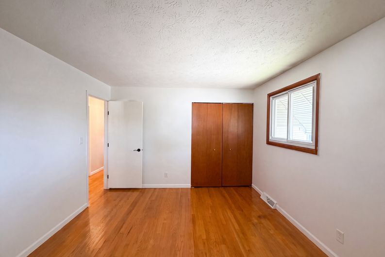 Photo 12 of 22 of 11500 Stormes Dr, Cleveland, OH