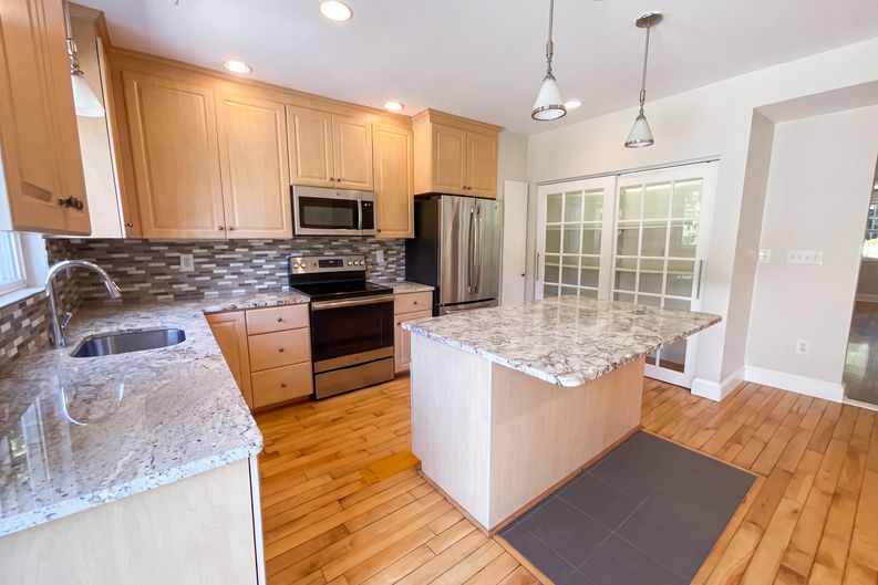 Photo 7 of 41 of 661 Main St, Millis, MA