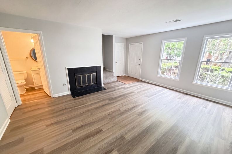 Photo 9 of 19 of 237 Chads Ford Way, Roswell, GA
