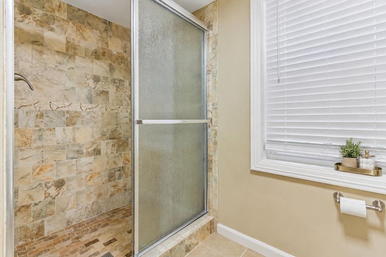 Photo 31 of 87 of 3135 Spalding Dr, Sandy Springs, GA