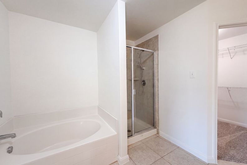 Photo 6 of 17 of 4101 Tower Ln, Crowley, TX