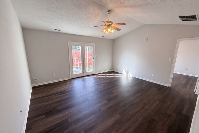 Photo 3 of 20 of 2027 Ferdinand Ct, Indianapolis, IN