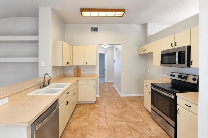 Photo 9 of 21 of 22827 Richardson Ln, Land O Lakes, FL