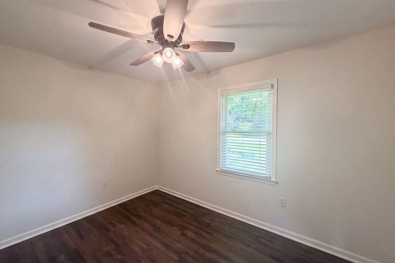 Photo 10 of 18 of 1110 Stuart Dr, Moncks Corner, SC