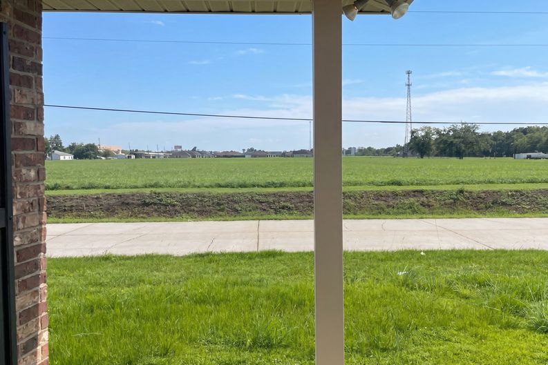 Photo 14 of 15 of 402 Cypress Garden Dr, Houma, LA