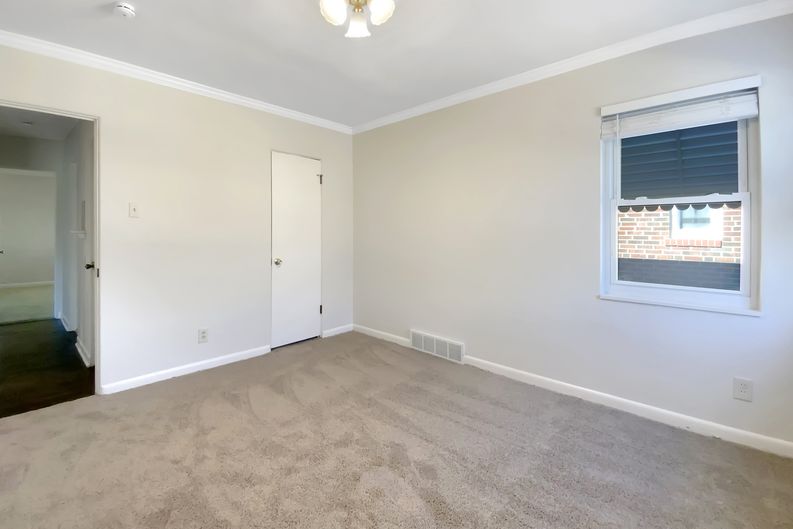 Photo 10 of 19 of 826 Catskill Dr, Saint Louis, MO