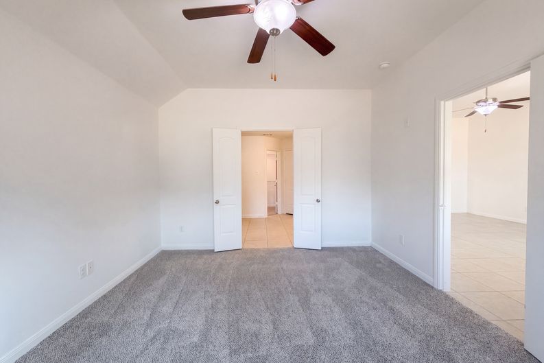 Photo 4 of 17 of 4101 Tower Ln, Crowley, TX