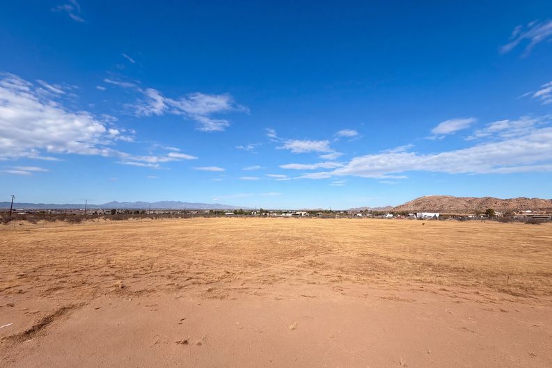 Photo 18 of 19 of 14100 Nightshade Rd, Apple Valley, CA