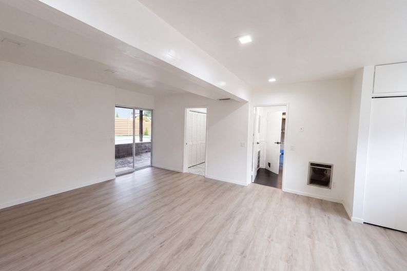 Photo 8 of 29 of 9232 NE 139th St, Kirkland, WA