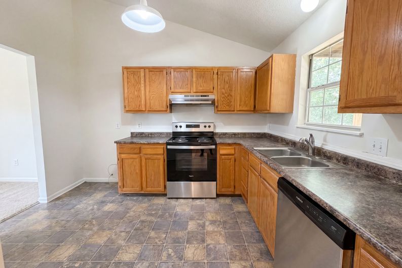 Photo 12 of 32 of 163 Stonewood Dr, West Columbia, SC
