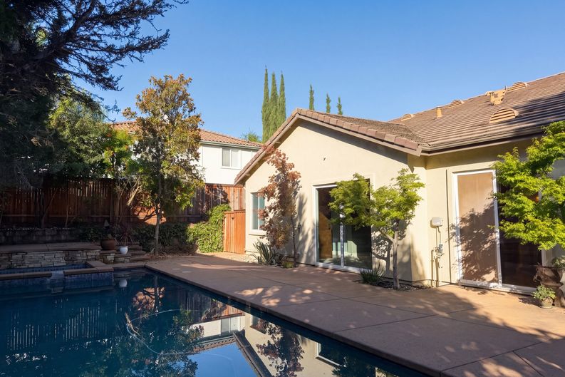 Photo 7 of 51 of 1401 Grey Owl Cir, Roseville, CA