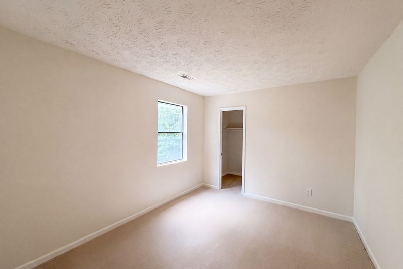 Photo 15 of 25 of 3808 Shane Ct, Ellenwood, GA