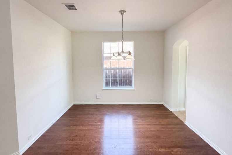 Photo 9 of 25 of 1421 Sparrow Dr, Little Elm, TX
