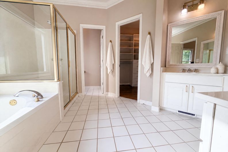 Photo 12 of 34 of 2299 Camden Dr SW, Marietta, GA