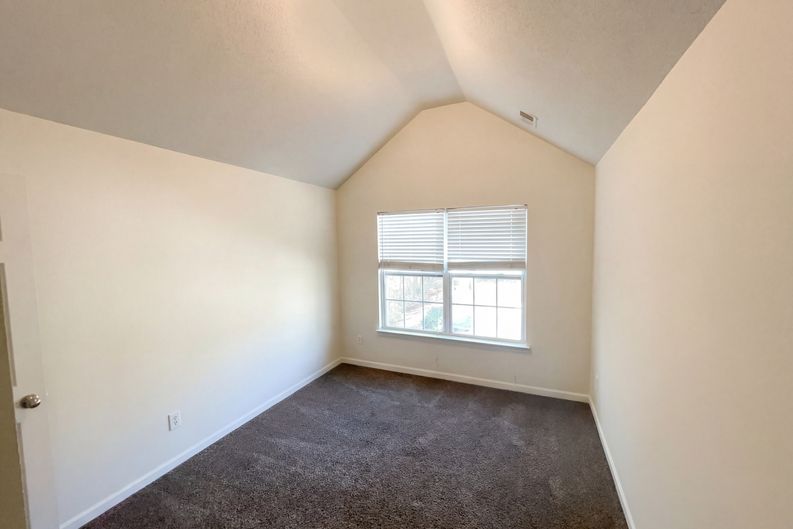 Photo 14 of 22 of 1630 Tigris Ct, Atlanta, GA