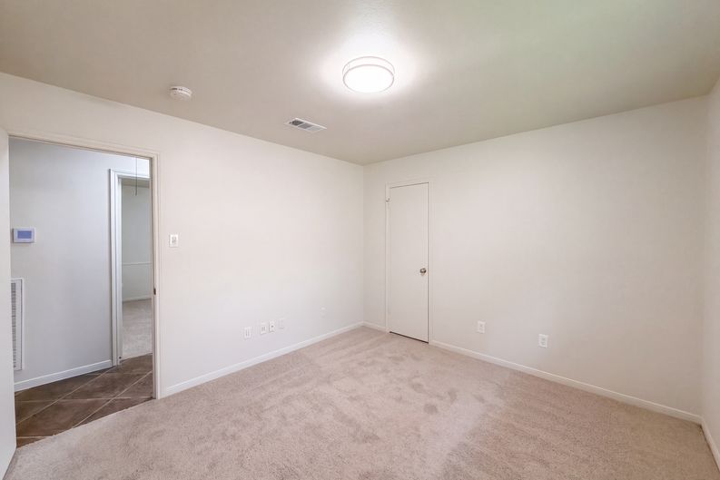 Photo 17 of 47 of 4042 Greenbriar Dr, Missouri City, TX