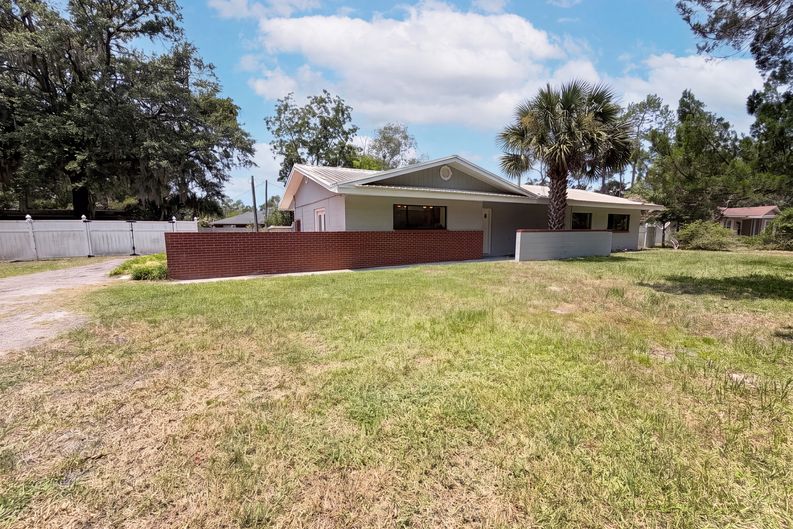 Photo 18 of 21 of 1605 Raiford Rd, Starke, FL