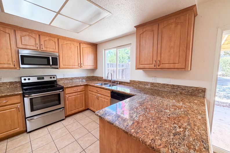 Photo 8 of 29 of 7431 Garden Gate Dr, Citrus Heights, CA