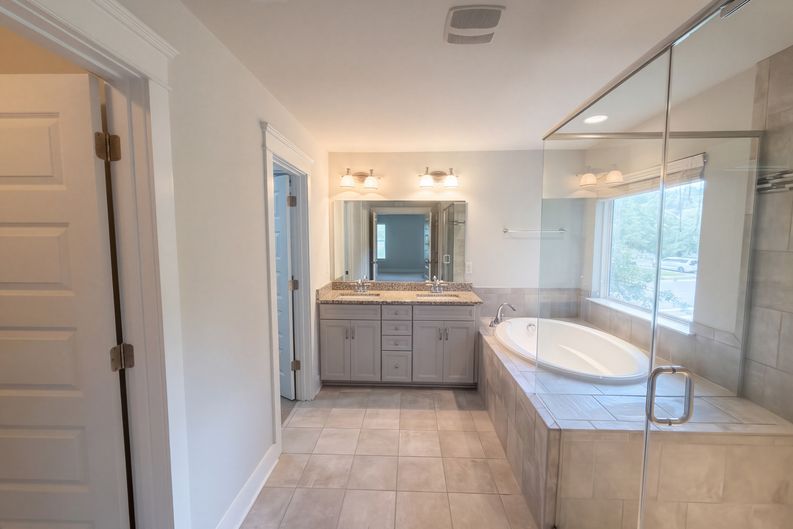 Photo 16 of 38 of 7412 Canova Ln, Charlotte, NC