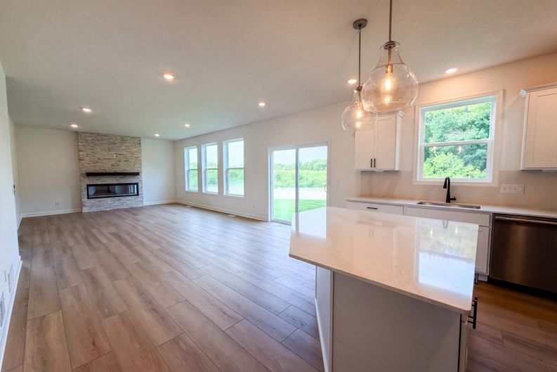Photo 5 of 23 of 843 Londonderry Ln NW, Rochester, MN
