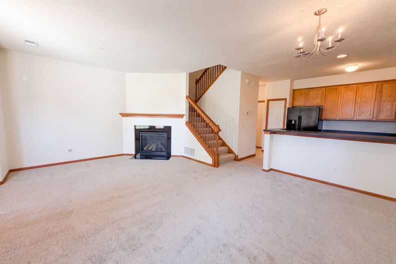 Photo 3 of 25 of 7231 Jewel Ln N, Maple Grove, MN
