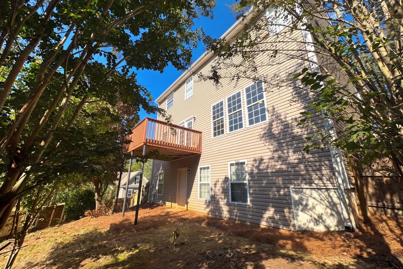 Photo 22 of 53 of 6730 Island Pointe Dr, Buford, GA